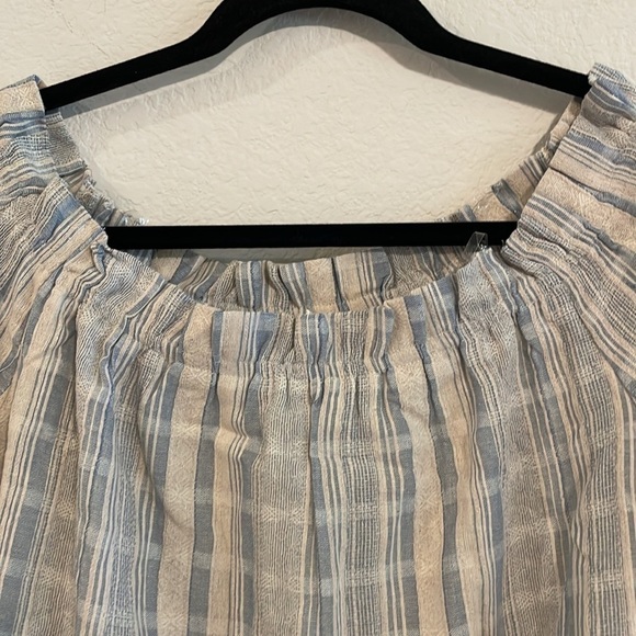 Andree By Unit Women’s Cropped Off Shoulder Top Large Blue Cream Chambray Cotton - Picture 3 of 11